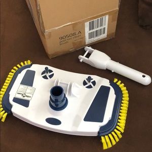Pool vac clean brush